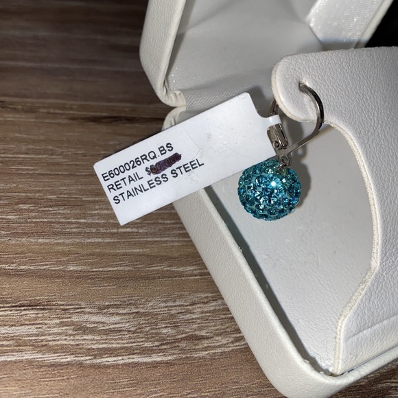 Earring And Bracelet Set - Picture 5 of 5